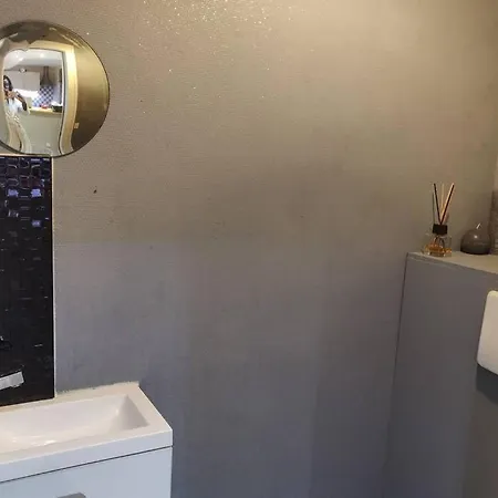 بيت للعطل Appt En Duplex, Centre-Ville, Jardin, Terrasse, Parking A 5 Min A Pied De La Plage *